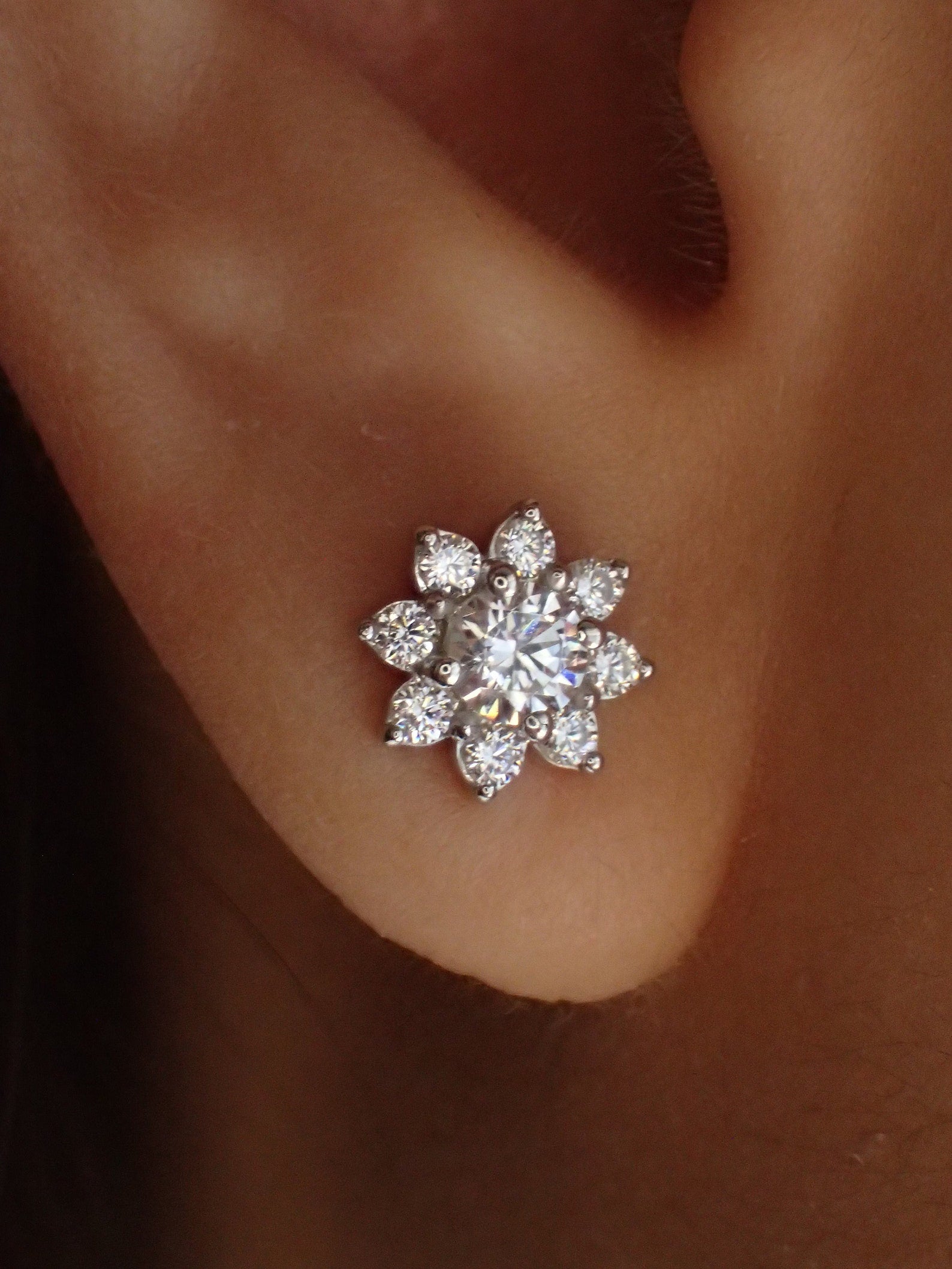 Moissanite Flower Stud Earrings / Flower Stud Charm / Moissanite Minimalist Earrings / Floral Jewelry Gift for Women, Wedding Gift